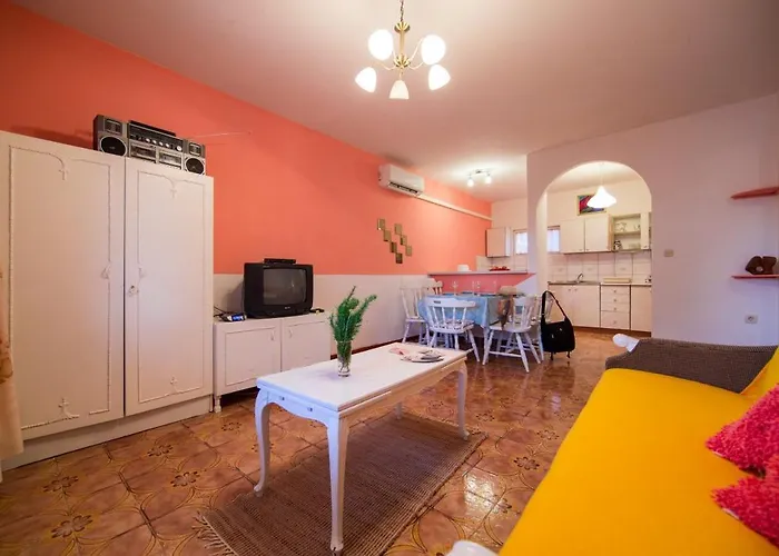 Silver Beach Apartments Vis