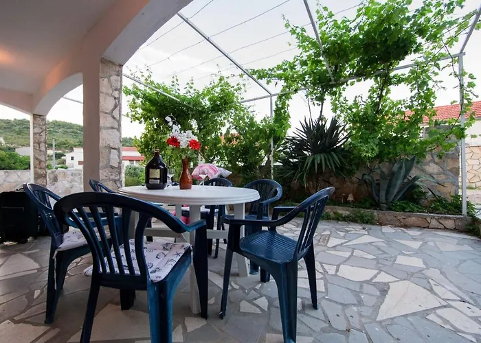 Silver Beach Apartments Vis