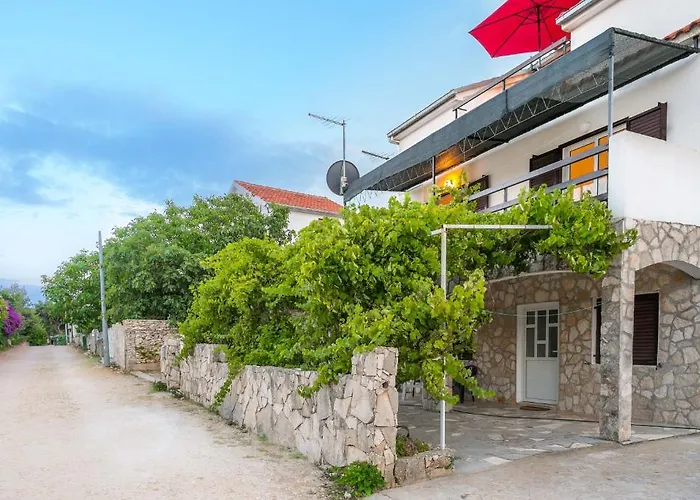 Silver Beach Apartments Vis